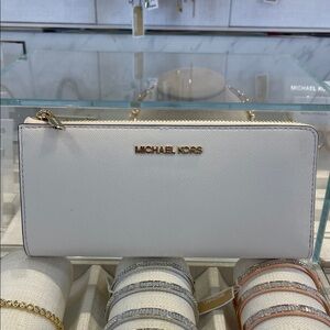 MICHAEL KORS Jet Set Travel Lg Saffiano Leather Quarter-Zip Wallet
Light Cream